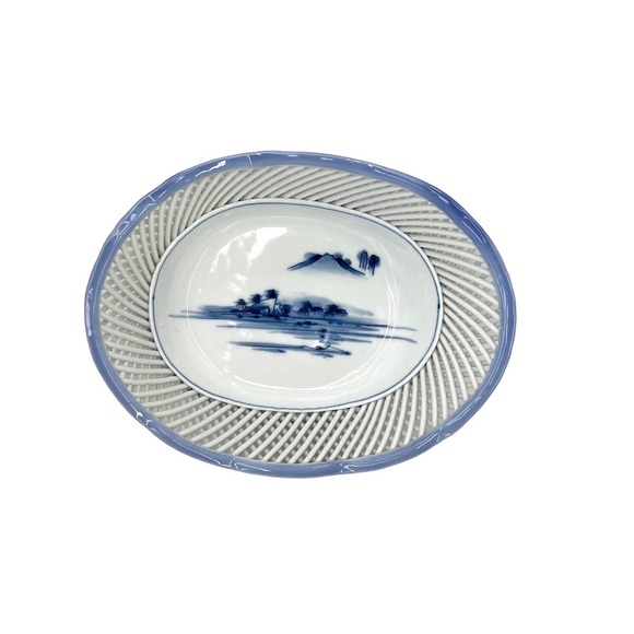 Asian reticulated blue and white woven porcelain oval bowl - Picture 2 of 5